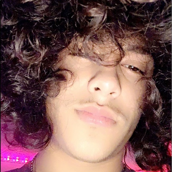 Meet your Posher, Adán - Picture 1 of 1